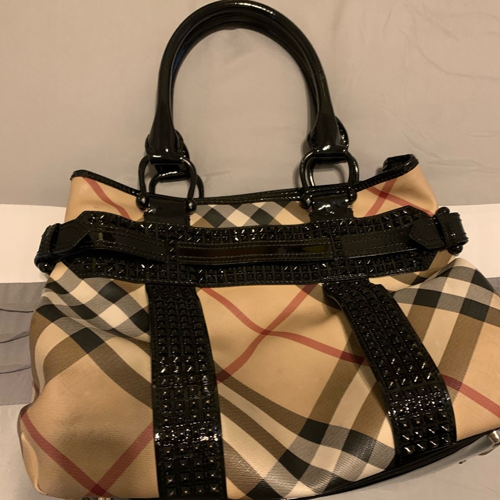 Burberry shoulder bag!